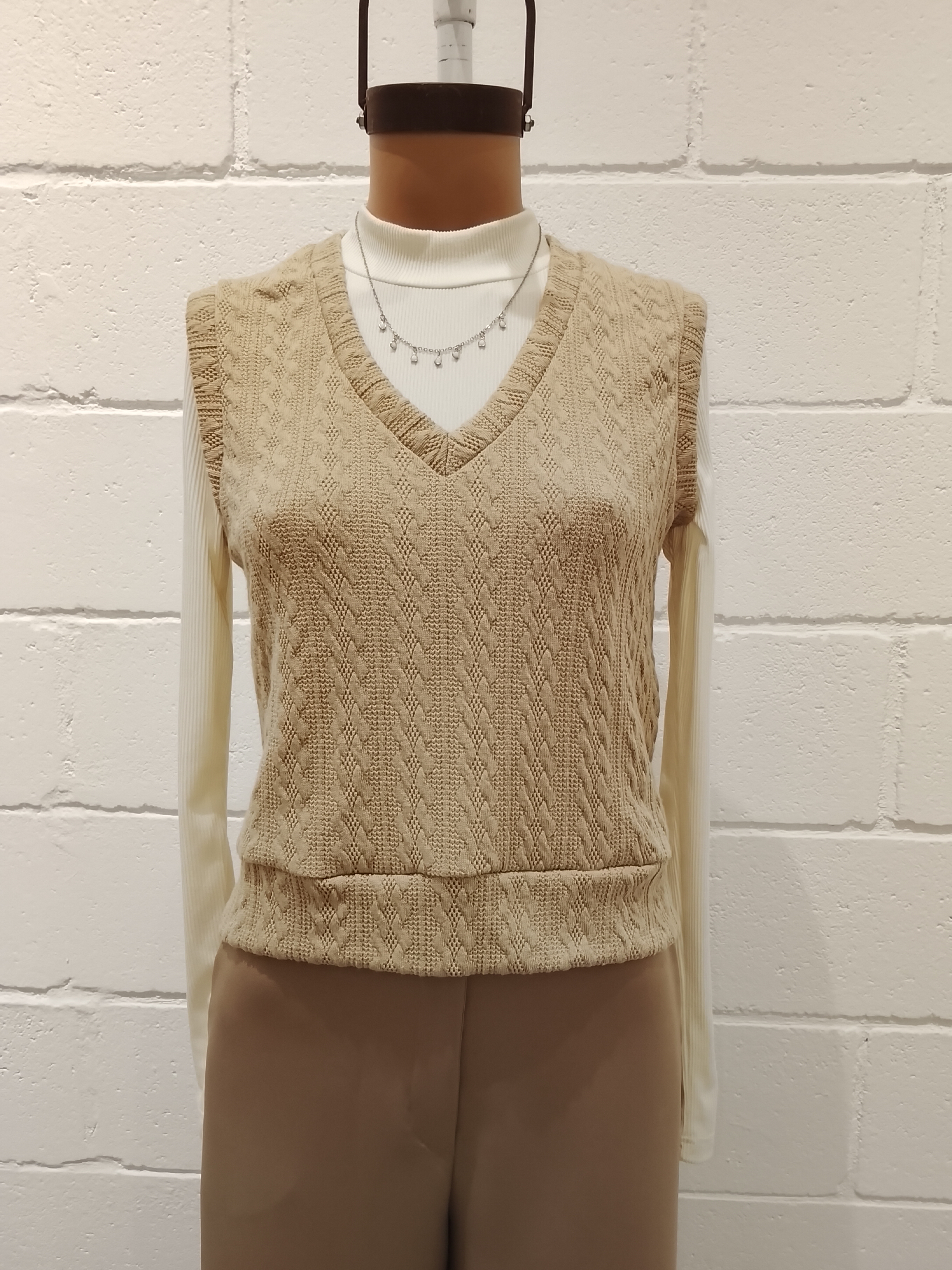 C611 Chaleco trenzado